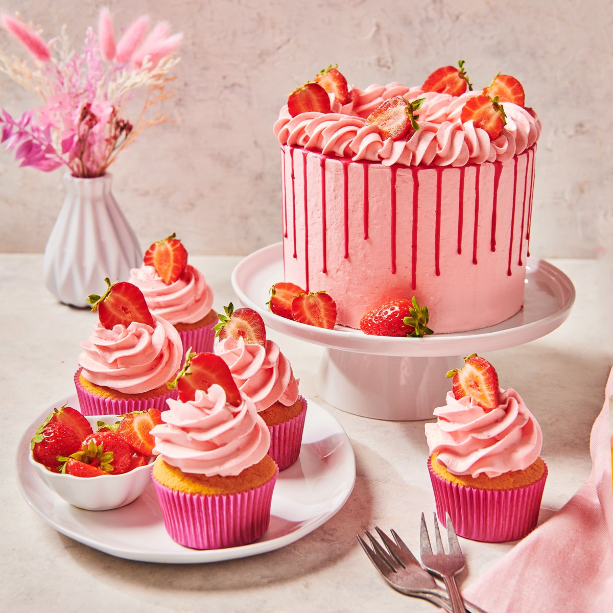 Enchanted cream Strawberry 450g, FunCakes, Čarovný krém Jahoda, F11240